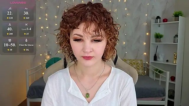 Snapshot of Kira__Fluffy chatting on July 7, 2026, 5:32 am Kira Fluffy online show from July 7, 2026, 5:32 am
