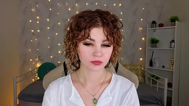 Snapshot of Kira__Fluffy chatting on July 10, 2026, 12:04 am Kira Fluffy online show from July 10, 2026, 12:04 am