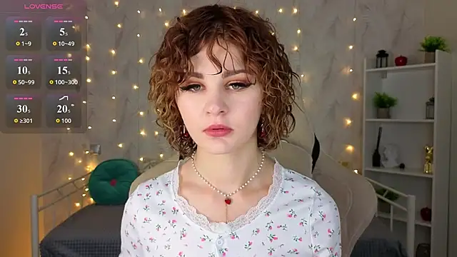 Snapshot of Kira__Fluffy chatting on July 14, 2026, 12:02 am Kira Fluffy online show from July 14, 2026, 12:02 am