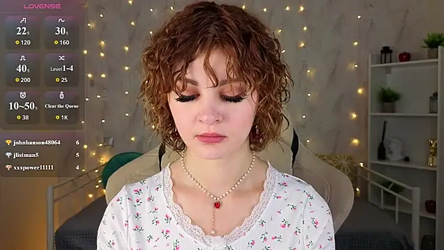 Snapshot of Kira__Fluffy chatting on July 14, 2026, 2:05 am Kira Fluffy online show from July 14, 2026, 2:05 am