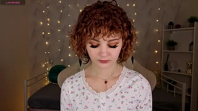 Snapshot of Kira__Fluffy chatting on July 22, 2026, 12:02 am Kira Fluffy online show from July 22, 2026, 12:02 am