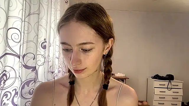 BrianneFarabee online show from June 4, 2026, 11:16 am