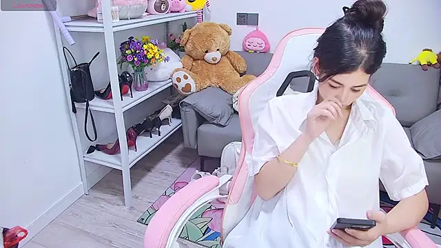 QinQin-888 online show from July 13, 2026, 12:19 pm