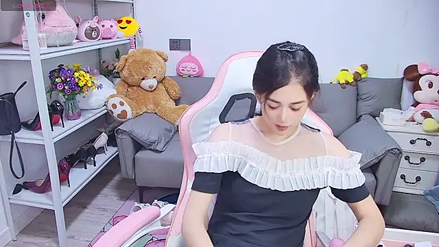 QinQin-888 online show from July 14, 2026, 12:33 pm