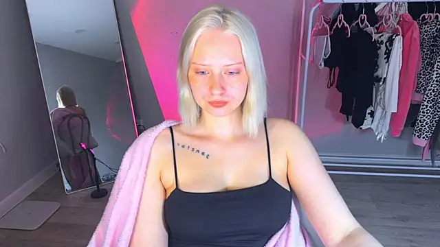 angelllisss online show from July 9, 2026, 3:49 pm