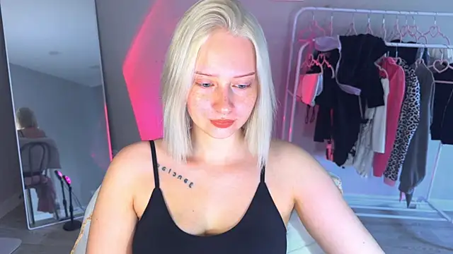 angelllisss online show from July 10, 2026, 11:24 am