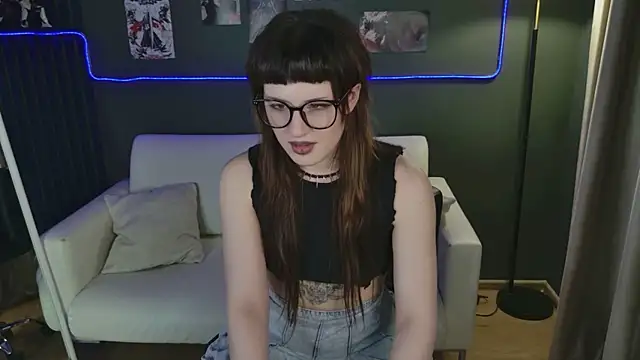 Nancy  Moss online show from June 5, 2026, 9:09 pm