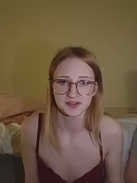 Snapshot of LauraundSteve_ chatting on May 17, 2026, 7:21 pm LauraundSteve online show from May 17, 2026, 7:21 pm