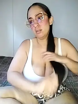 Snapshot of Pamela_sa chatting on July 16, 2026, 8:04 pm Pamela sa online show from July 16, 2026, 8:04 pm