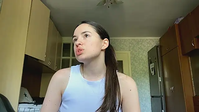 Snapshot of CarolineRu chatting on May 27, 2026, 9:28 am CarolineRu online show from May 27, 2026, 9:28 am