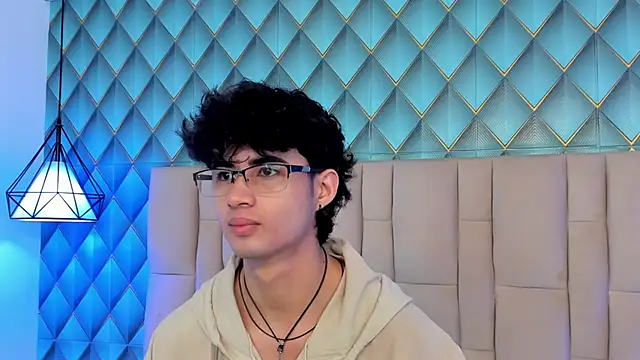 Snapshot of Sofia-Ethan chatting on May 30, 2026, 1:30 pm Sofia-Ethan online show from May 30, 2026, 1:30 pm