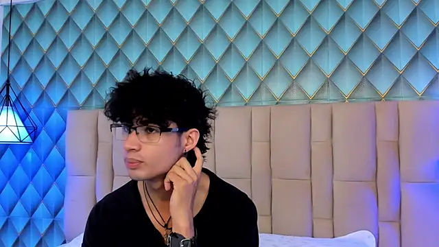 Snapshot of Sofia-Ethan chatting on May 31, 2026, 1:29 pm Sofia-Ethan online show from May 31, 2026, 1:29 pm