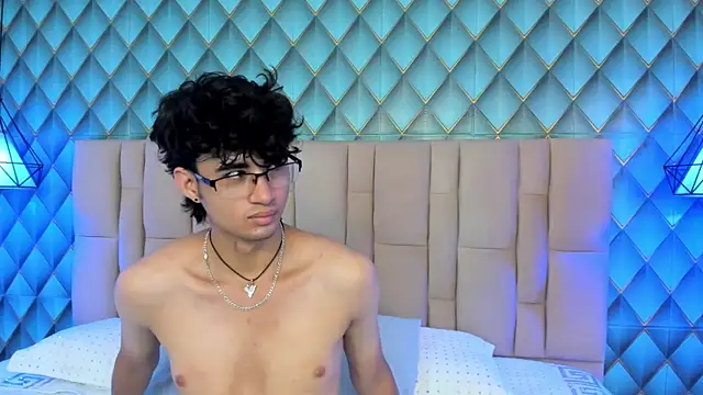 Snapshot of Sofia-Ethan chatting on July 8, 2026, 7:40 pm Sofia-Ethan online show from July 8, 2026, 7:40 pm