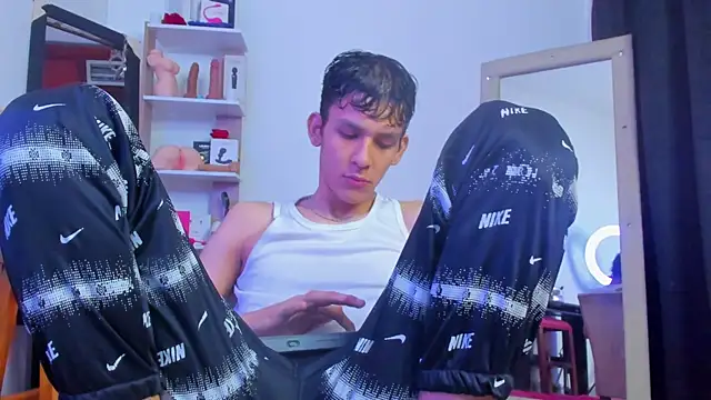 Snapshot of my_temptation_Dante_hot chatting on June 4, 2026, 6:58 pm my temptation Dante hot online show from June 4, 2026, 6:58 pm