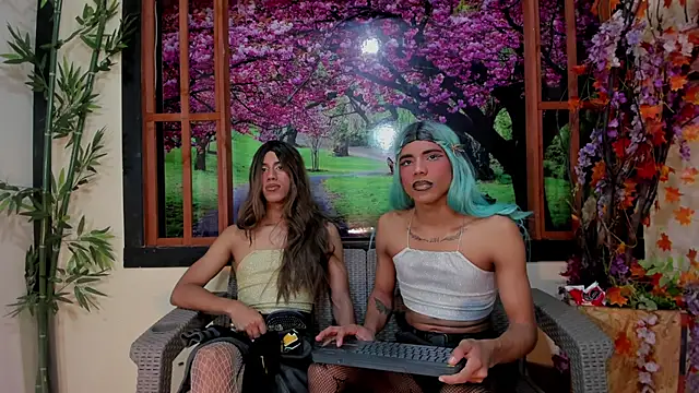 Snapshot of Elena_and_Julian chatting on July 4, 2026, 7:20 pm Elena and Julian online show from July 4, 2026, 7:20 pm