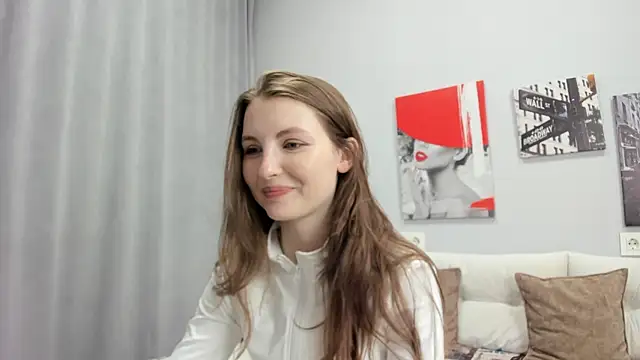 Snapshot of Shyly__Lisa chatting on May 30, 2026, 1:35 am Shyly Lisa online show from May 30, 2026, 1:35 am