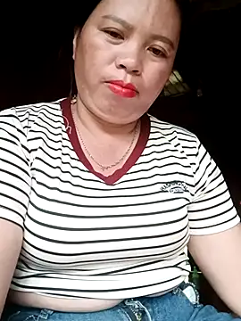 -Yeyi- online show from July 9, 2026, 10:36 pm