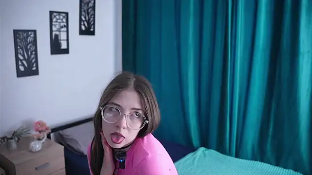 KatieAstol online show from June 5, 2026, 1:23 am