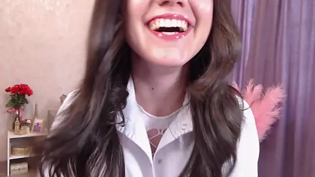 Snapshot of SusanMorandi chatting on June 19, 2026, 9:02 am SusanMorandi online show from June 19, 2026, 9:02 am