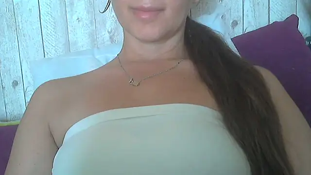 Bella--White online show from June 5, 2026, 6:52 am
