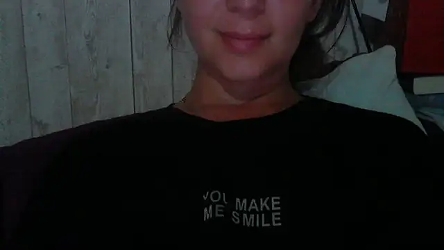 Snapshot of Bella--White chatting on June 14, 2026, 3:58 pm Bella--White online show from June 14, 2026, 3:58 pm