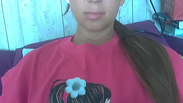 Snapshot of Bella--White chatting on June 15, 2026, 5:31 am Bella--White online show from June 15, 2026, 5:31 am
