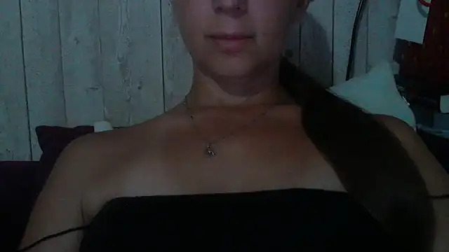 Snapshot of Bella--White chatting on June 20, 2026, 3:26 pm Bella--White online show from June 20, 2026, 3:26 pm
