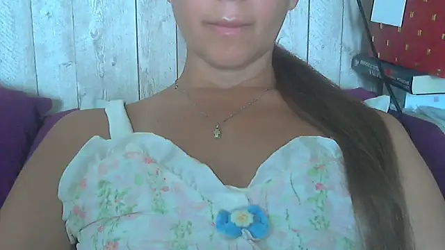 Snapshot of Bella--White chatting on June 26, 2026, 6:40 am Bella--White online show from June 26, 2026, 6:40 am