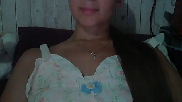 Snapshot of Bella--White chatting on June 27, 2026, 5:18 pm Bella--White online show from June 27, 2026, 5:18 pm