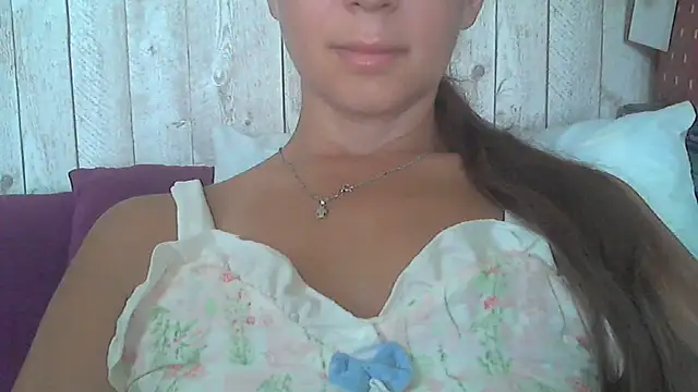 Snapshot of Bella--White chatting on June 29, 2026, 6:19 am Bella--White online show from June 29, 2026, 6:19 am