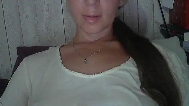Snapshot of Bella--White chatting on June 30, 2026, 3:02 pm Bella--White online show from June 30, 2026, 3:02 pm