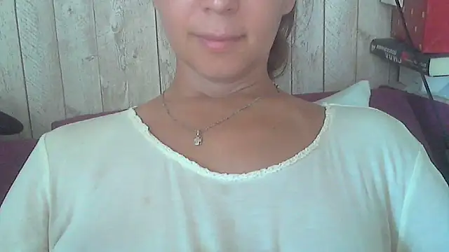 Snapshot of Bella--White chatting on July 2, 2026, 10:32 am Bella--White online show from July 2, 2026, 10:32 am