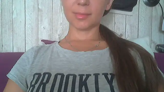 Snapshot of Bella--White chatting on July 3, 2026, 6:20 am Bella--White online show from July 3, 2026, 6:20 am