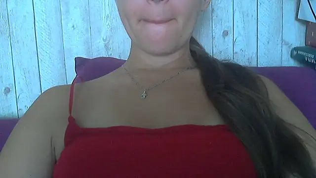 Snapshot of Bella--White chatting on July 6, 2026, 5:37 am Bella--White online show from July 6, 2026, 5:37 am