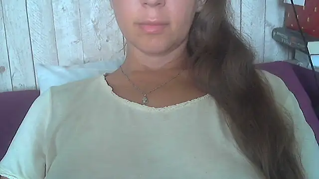 Snapshot of Bella--White chatting on July 7, 2026, 7:09 am Bella--White online show from July 7, 2026, 7:09 am
