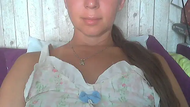 Snapshot of Bella--White chatting on July 12, 2026, 6:37 am Bella--White online show from July 12, 2026, 6:37 am