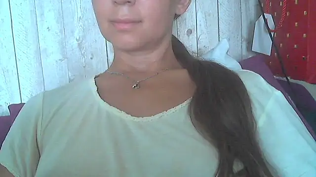 Snapshot of Bella--White chatting on July 19, 2026, 7:01 am Bella--White online show from July 19, 2026, 7:01 am
