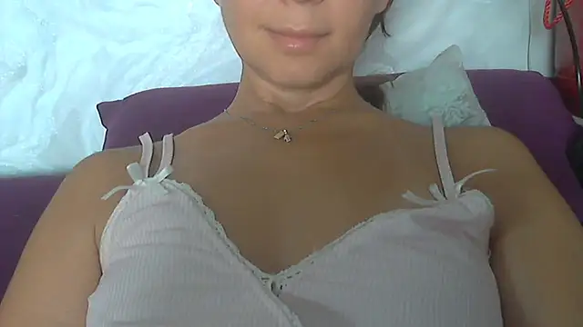 Snapshot of Bella--White chatting on July 31, 2026, 6:13 am Bella--White online show from July 31, 2026, 6:13 am