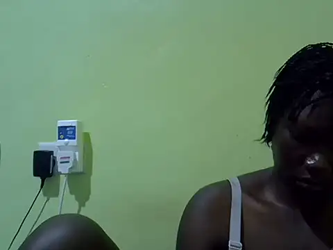 Snapshot of Sweet-Lynn chatting on July 12, 2026, 6:59 am Sweet-Lynn online show from July 12, 2026, 6:59 am