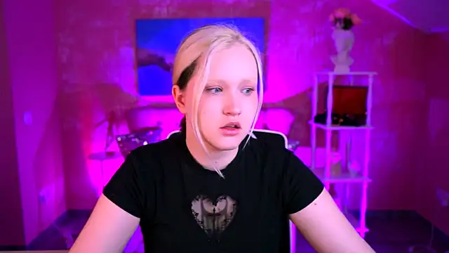 ViolettWoods online show from June 10, 2026, 6:12 am