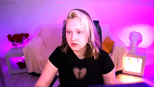ViolettWoods online show from July 8, 2026, 6:18 am