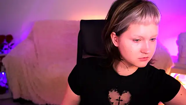 ViolettWoods online show from July 12, 2026, 6:48 am