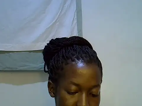 Snapshot of honeny_dropp chatting on June 4, 2026, 8:04 pm honeny dropp online show from June 4, 2026, 8:04 pm