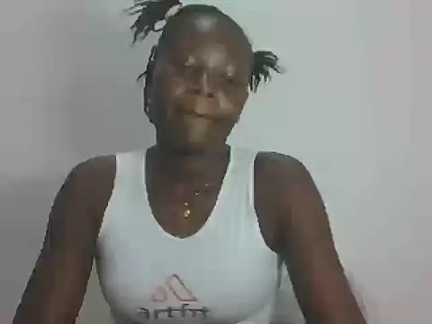 Snapshot of Petitepretty23 chatting on May 16, 2026, 10:36 am Petitepretty23 online show from May 16, 2026, 10:36 am