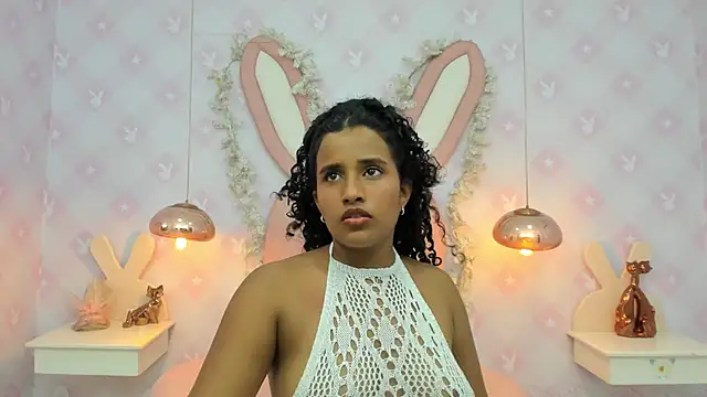 Snapshot of Horny_Curls chatting on May 19, 2026, 3:35 am Horny Curls online show from May 19, 2026, 3:35 am