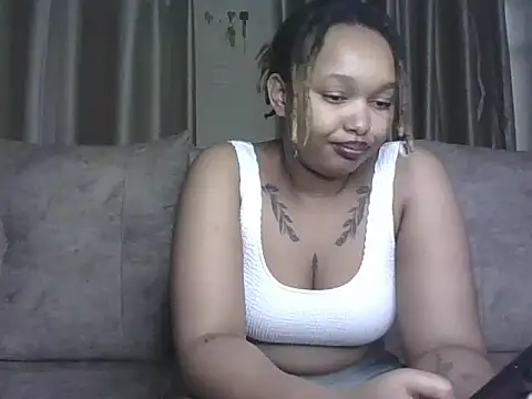 Snapshot of Candy_Tracy chatting on June 17, 2026, 10:28 am Candy Tracy online show from June 17, 2026, 10:28 am
