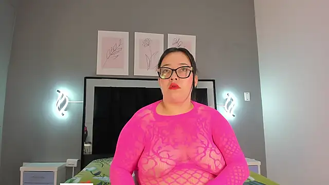 zoe curvyy online show from June 1, 2026, 12:07 pm