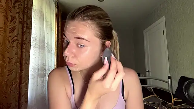 Snapshot of HoneysPiee chatting on July 8, 2026, 1:26 pm HoneysPiee online show from July 8, 2026, 1:26 pm