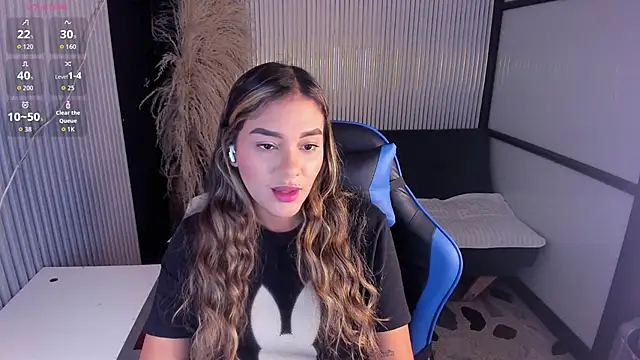 Snapshot of SophieWatson_ chatting on June 22, 2026, 1:52 pm SophieWatson online show from June 22, 2026, 1:52 pm