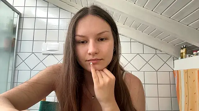 Snapshot of ShaylaChong chatting on July 8, 2026, 7:02 am ShaylaChong online show from July 8, 2026, 7:02 am